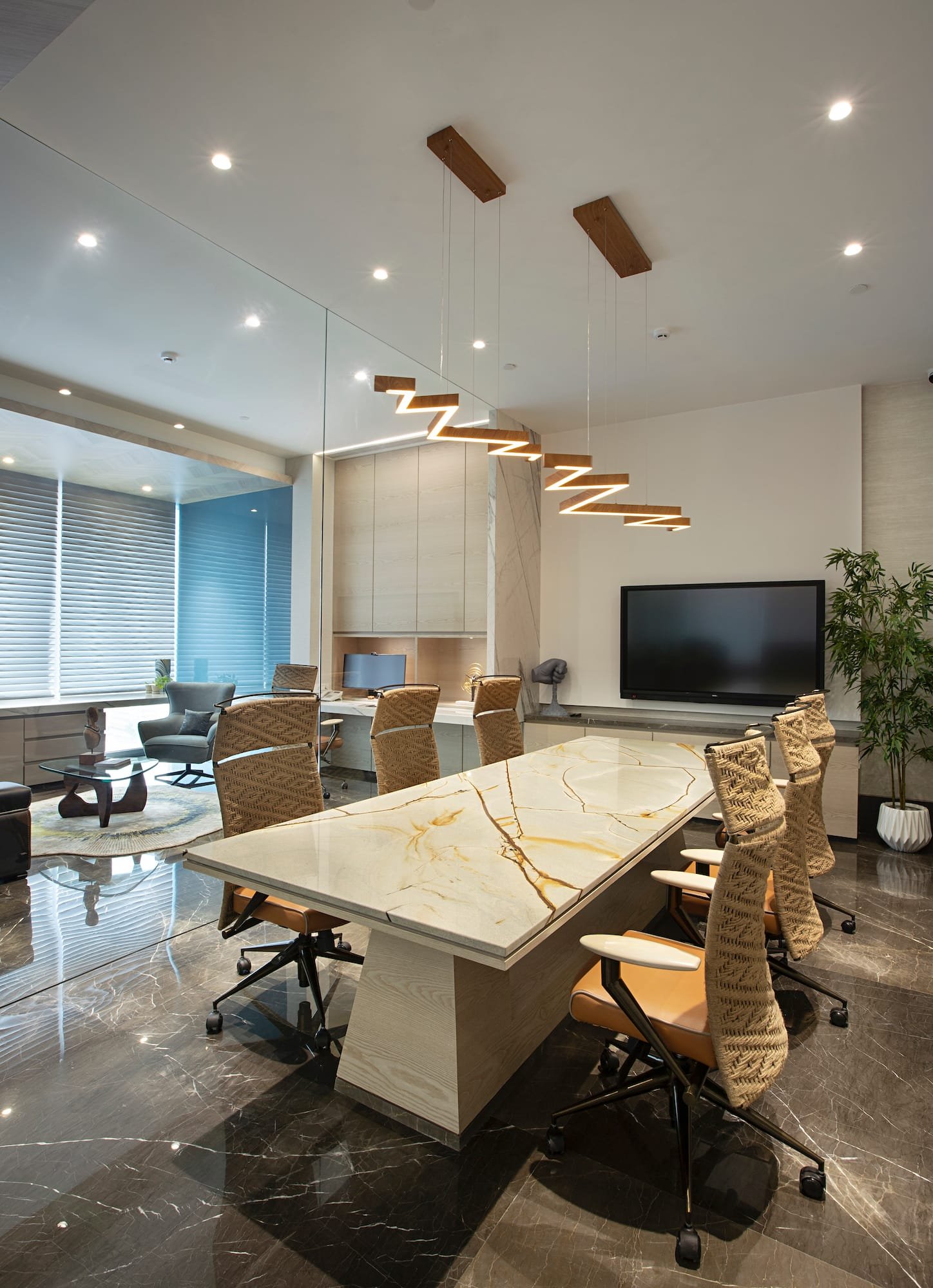 Space Dynamix team design a minimal yet functional office for a real ...